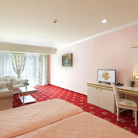 Miramar Palace Apartment *