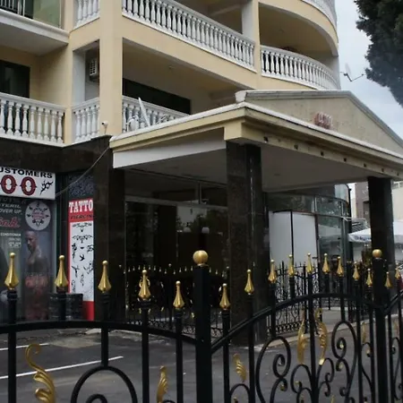 Miramar Palace Apartment *